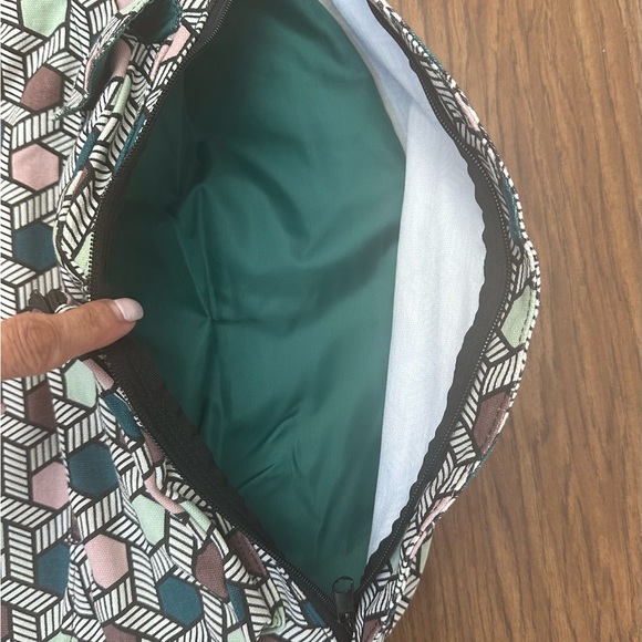 KAVU Women's Geometric Pattern Crossbody Backpack Bag - Multicolor - Picture 4 of 6